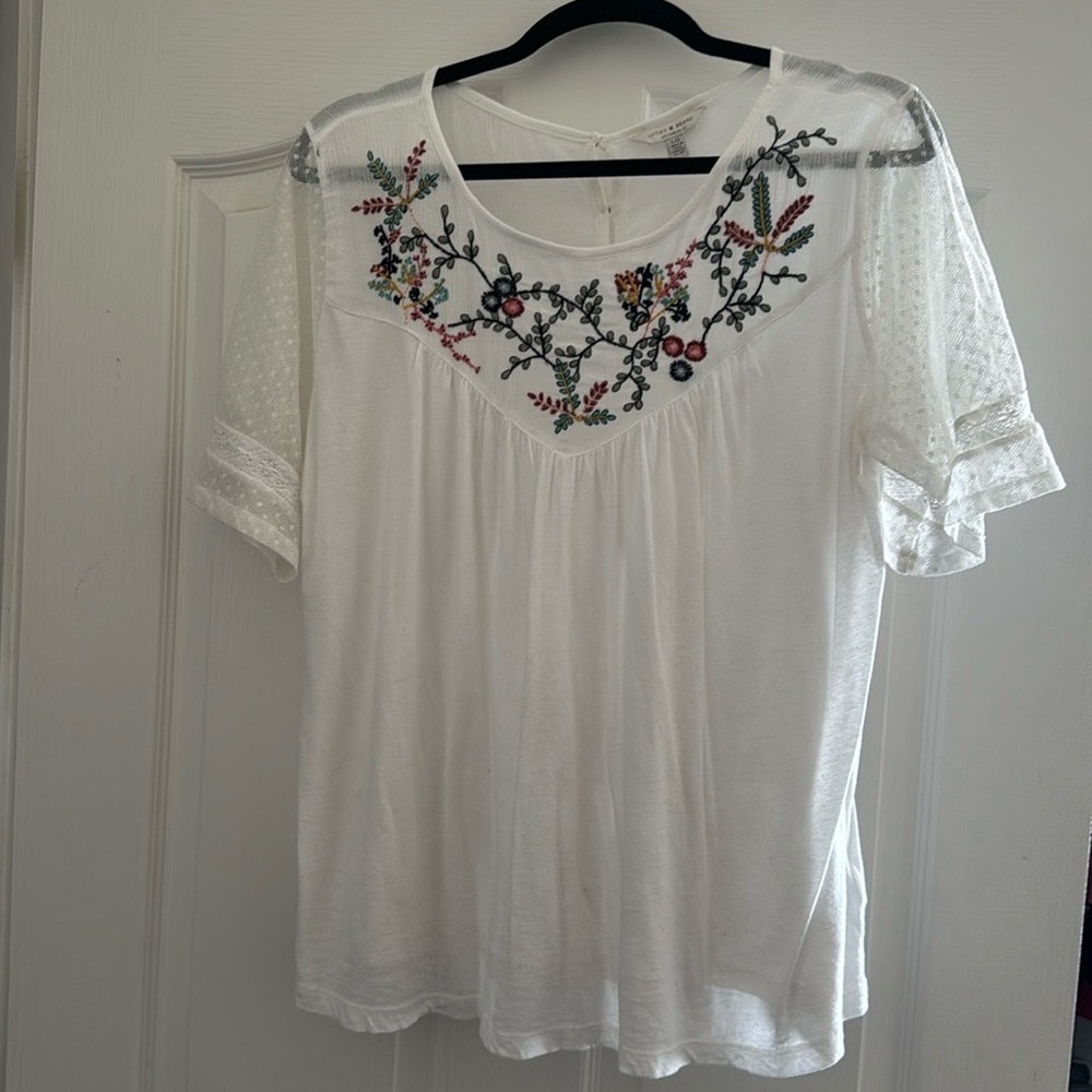 White floral lace top
